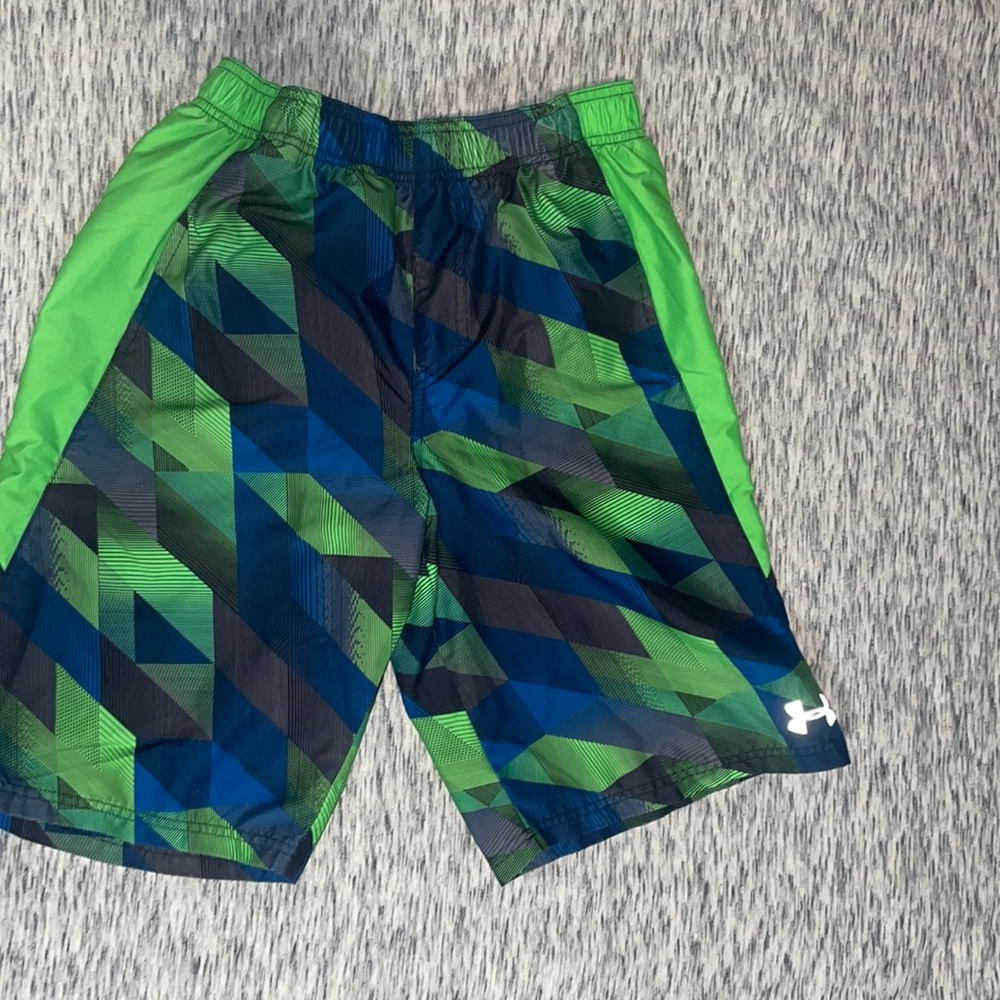 Lightweight lined basketball shorts with pockets, dry fit material